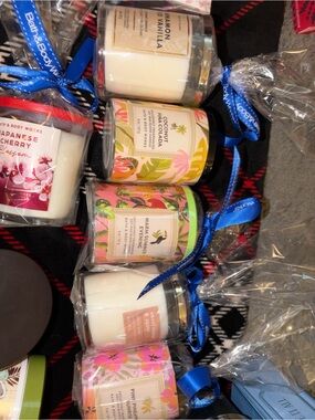 Bath & Body Works Pink Tropical Candle Gift Set( 6candles )